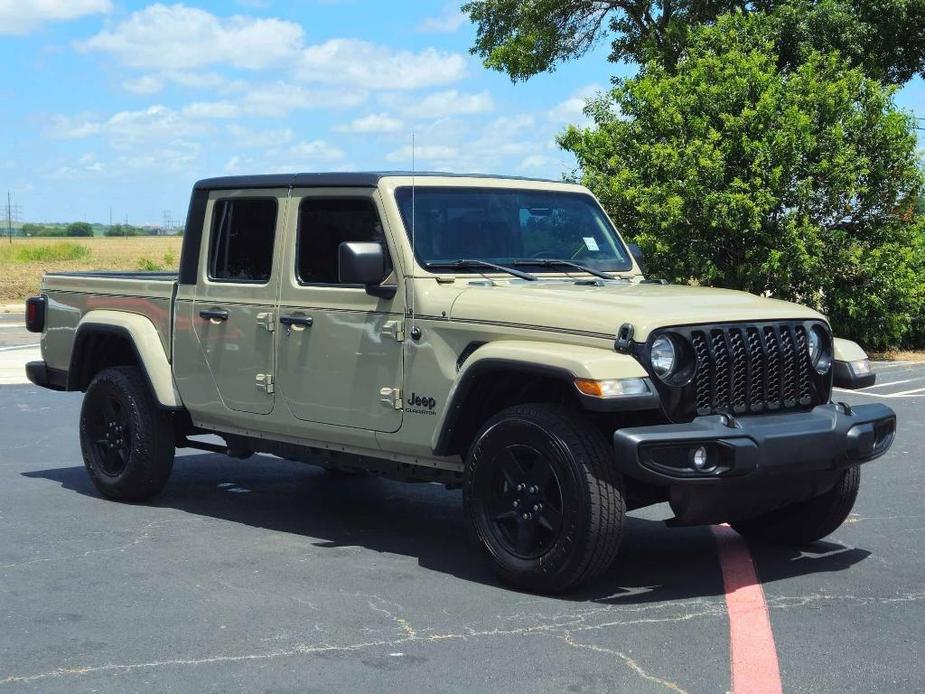 used 2022 Jeep Gladiator car, priced at $35,074