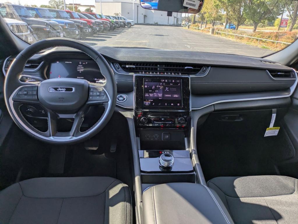 new 2025 Jeep Grand Cherokee car, priced at $34,625