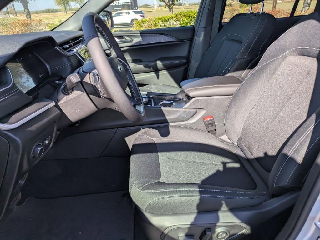 new 2025 Jeep Grand Cherokee car, priced at $34,625