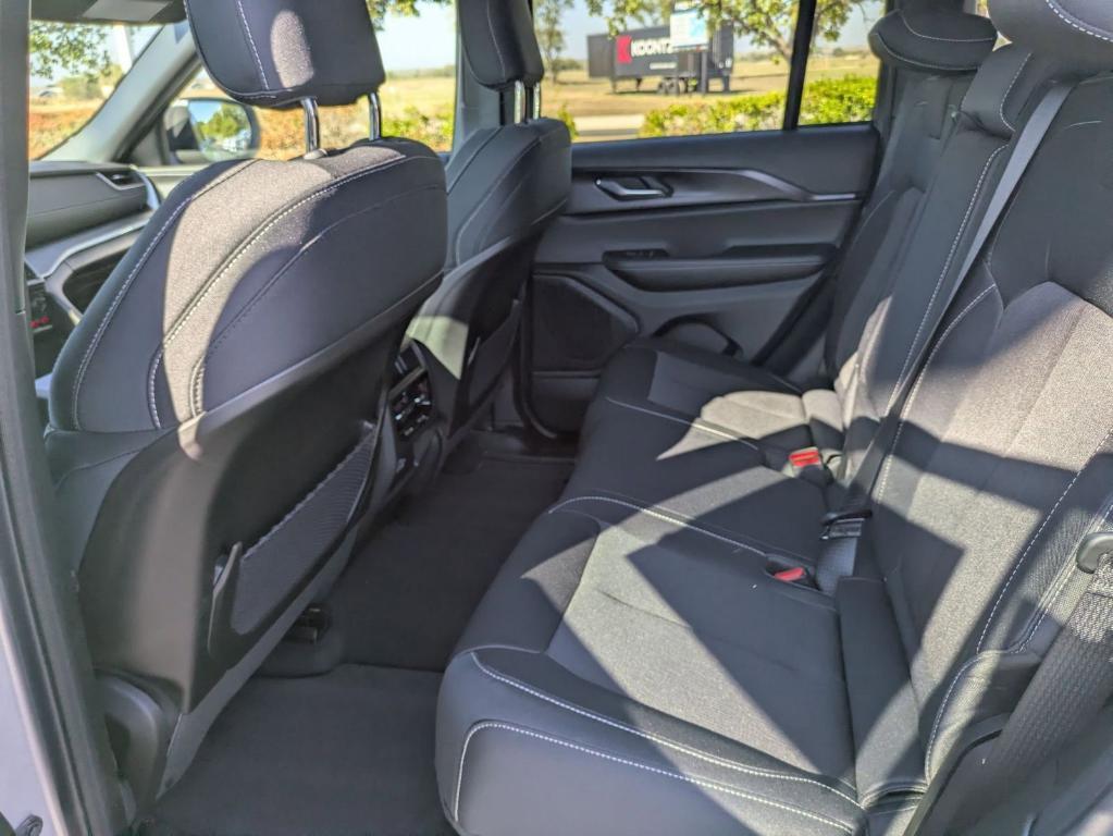 new 2025 Jeep Grand Cherokee car, priced at $34,625