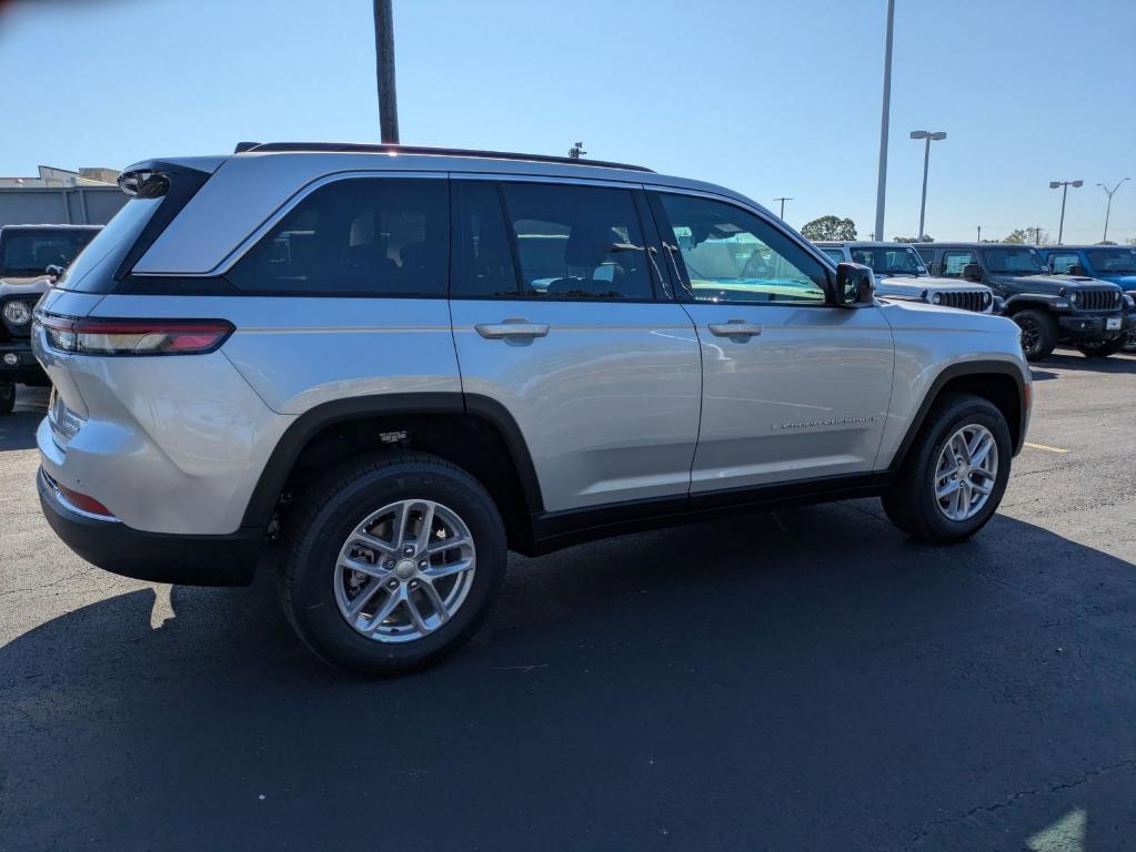 new 2025 Jeep Grand Cherokee car, priced at $34,625