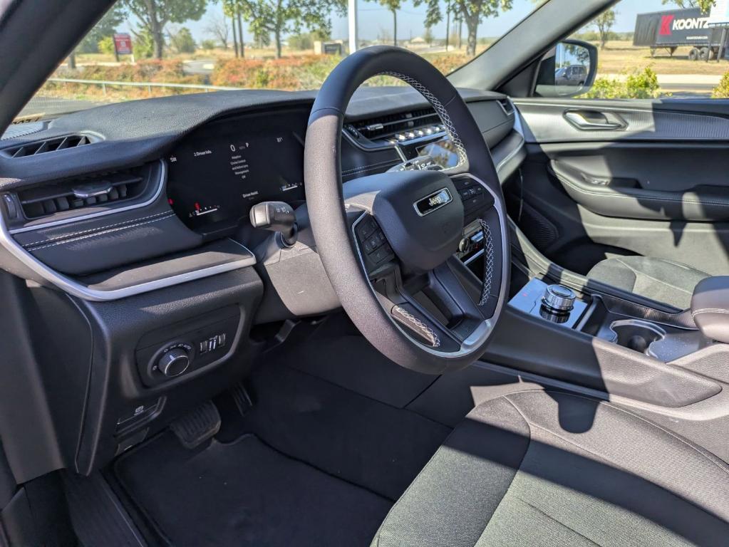 new 2025 Jeep Grand Cherokee car, priced at $34,625