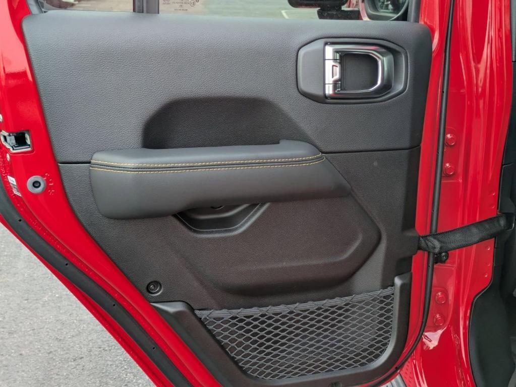 new 2025 Jeep Gladiator car, priced at $40,024