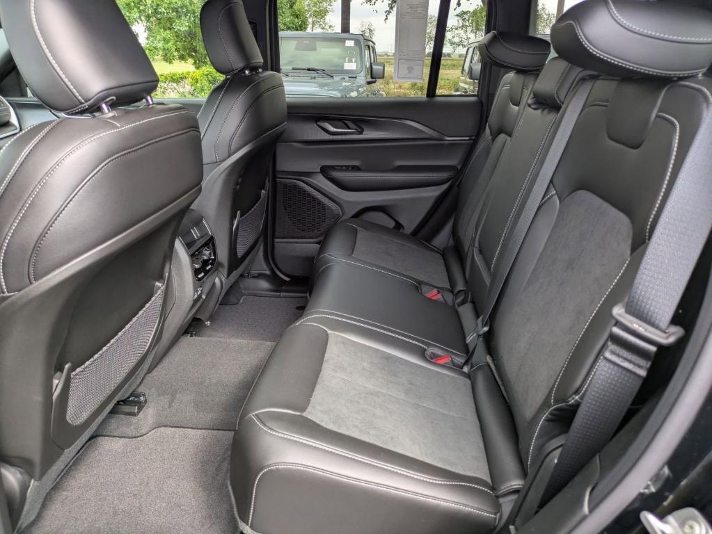 new 2025 Jeep Grand Cherokee car, priced at $37,979