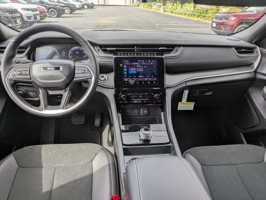 new 2025 Jeep Grand Cherokee car, priced at $37,979