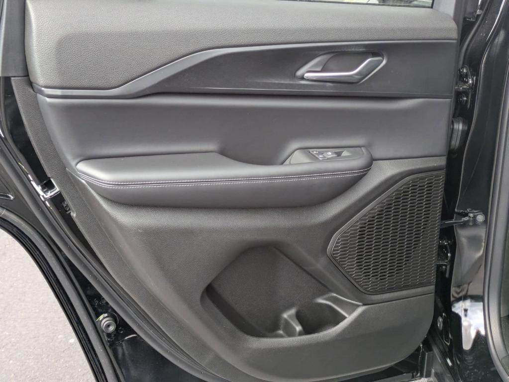 new 2025 Jeep Grand Cherokee car, priced at $37,979