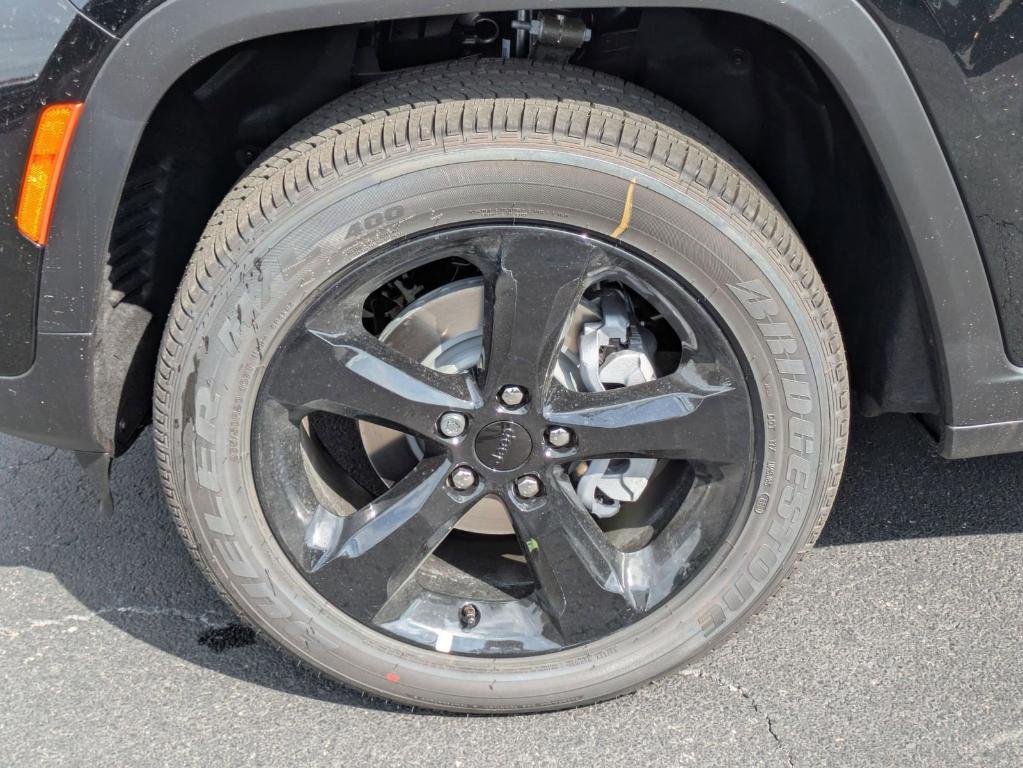 new 2025 Jeep Grand Cherokee car, priced at $37,979