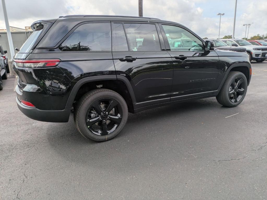 new 2025 Jeep Grand Cherokee car, priced at $37,979