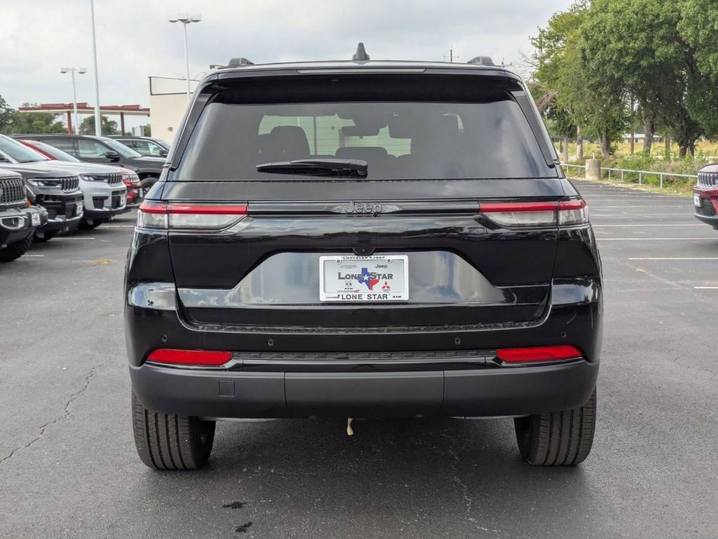 new 2025 Jeep Grand Cherokee car, priced at $37,979