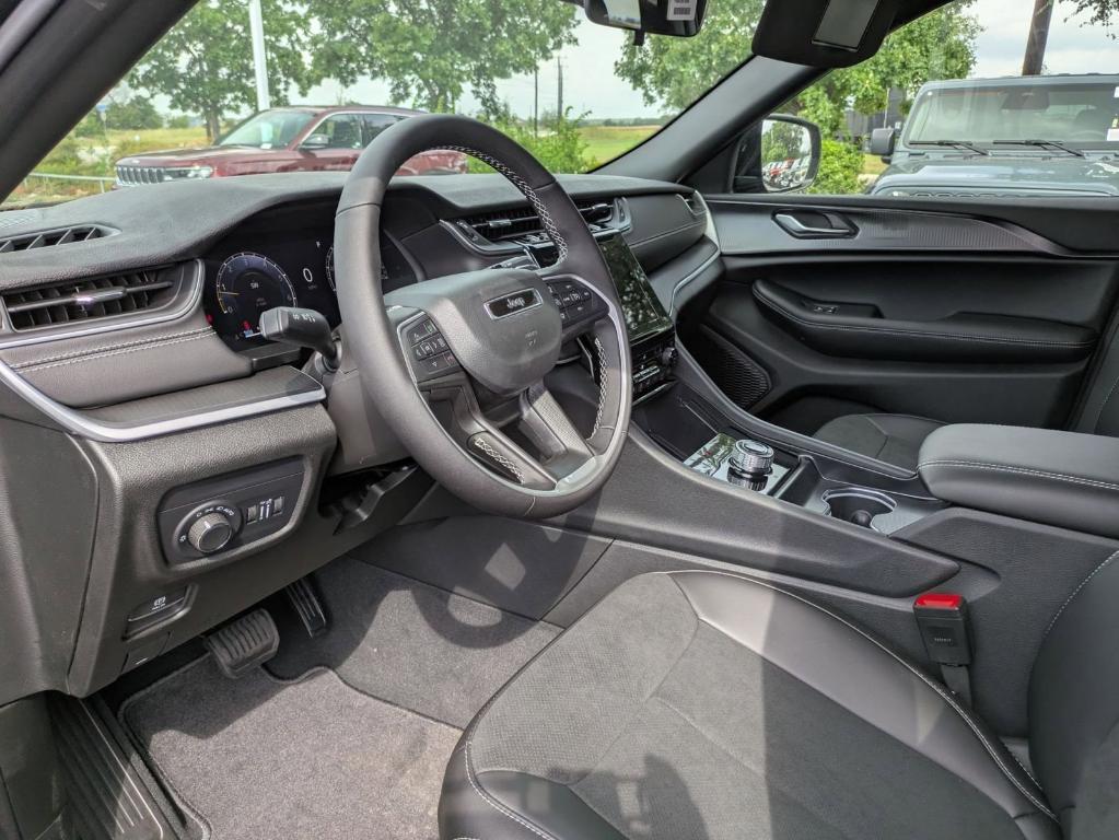 new 2025 Jeep Grand Cherokee car, priced at $37,979