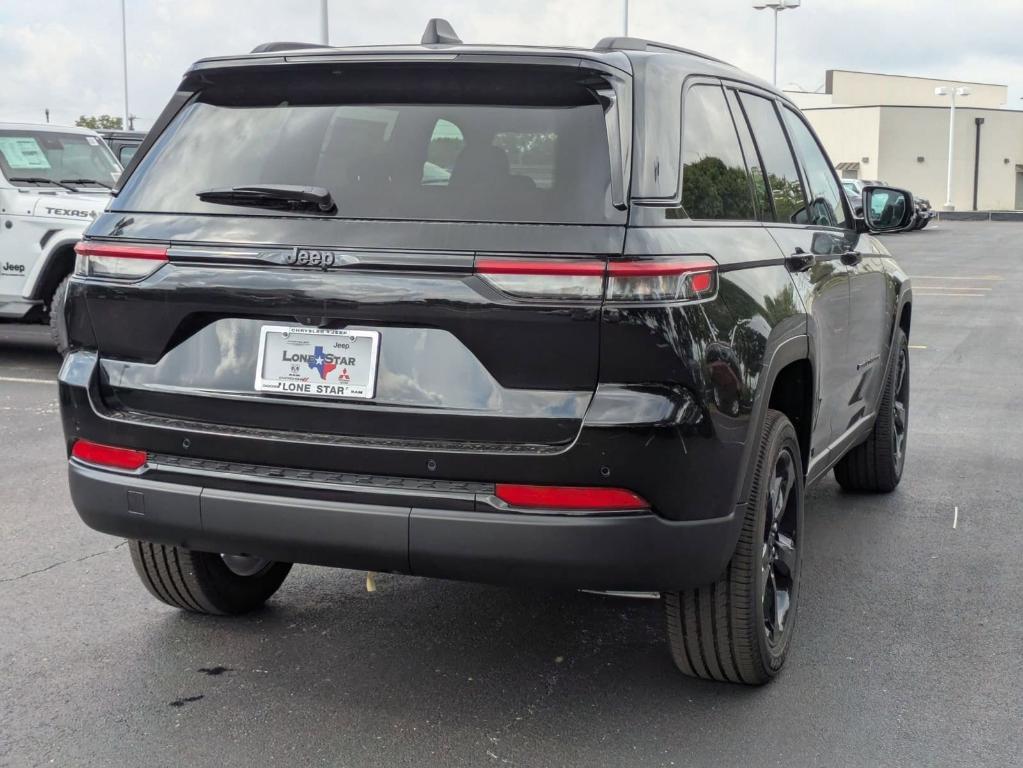 new 2025 Jeep Grand Cherokee car, priced at $37,979