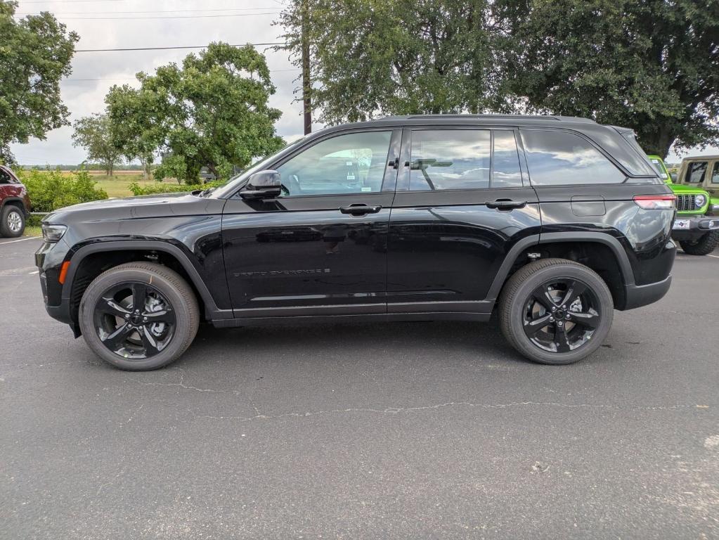 new 2025 Jeep Grand Cherokee car, priced at $37,979