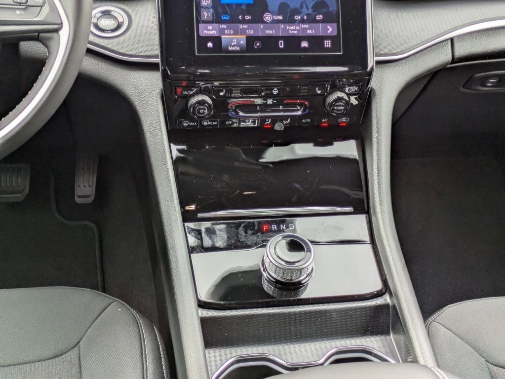 new 2025 Jeep Grand Cherokee car, priced at $34,075