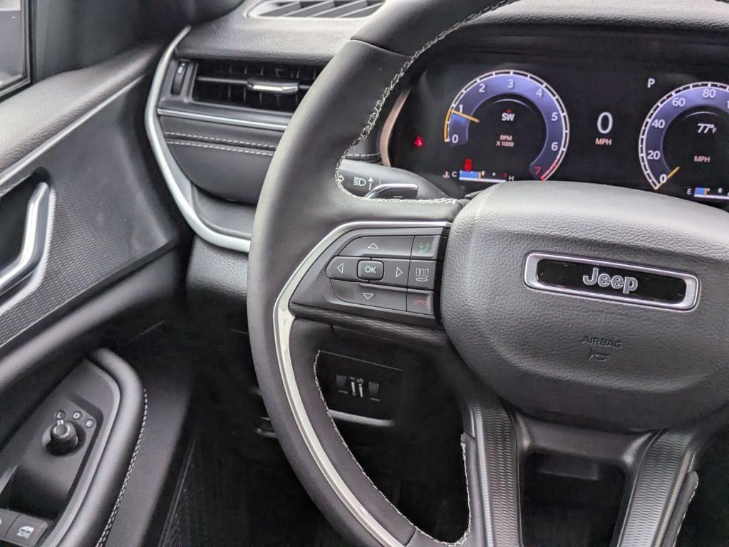 new 2025 Jeep Grand Cherokee car, priced at $34,075