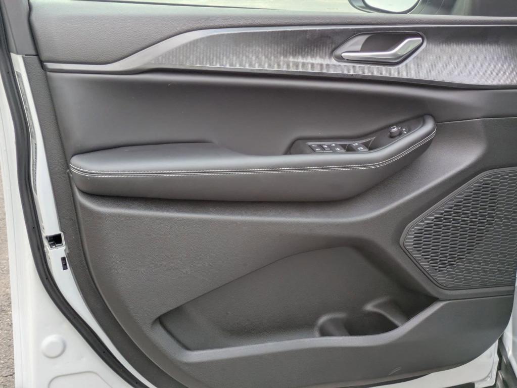 new 2025 Jeep Grand Cherokee car, priced at $34,075