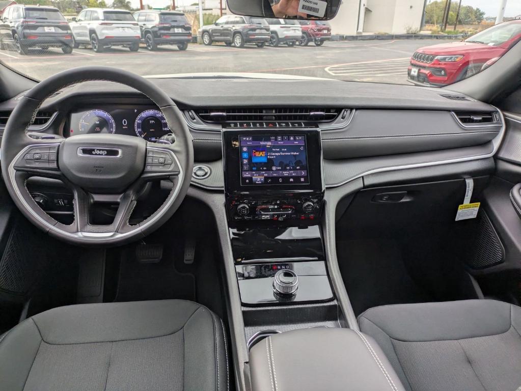 new 2025 Jeep Grand Cherokee car, priced at $34,075