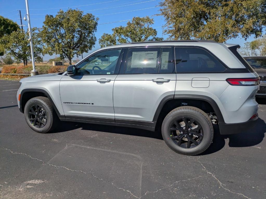 new 2025 Jeep Grand Cherokee car, priced at $38,730