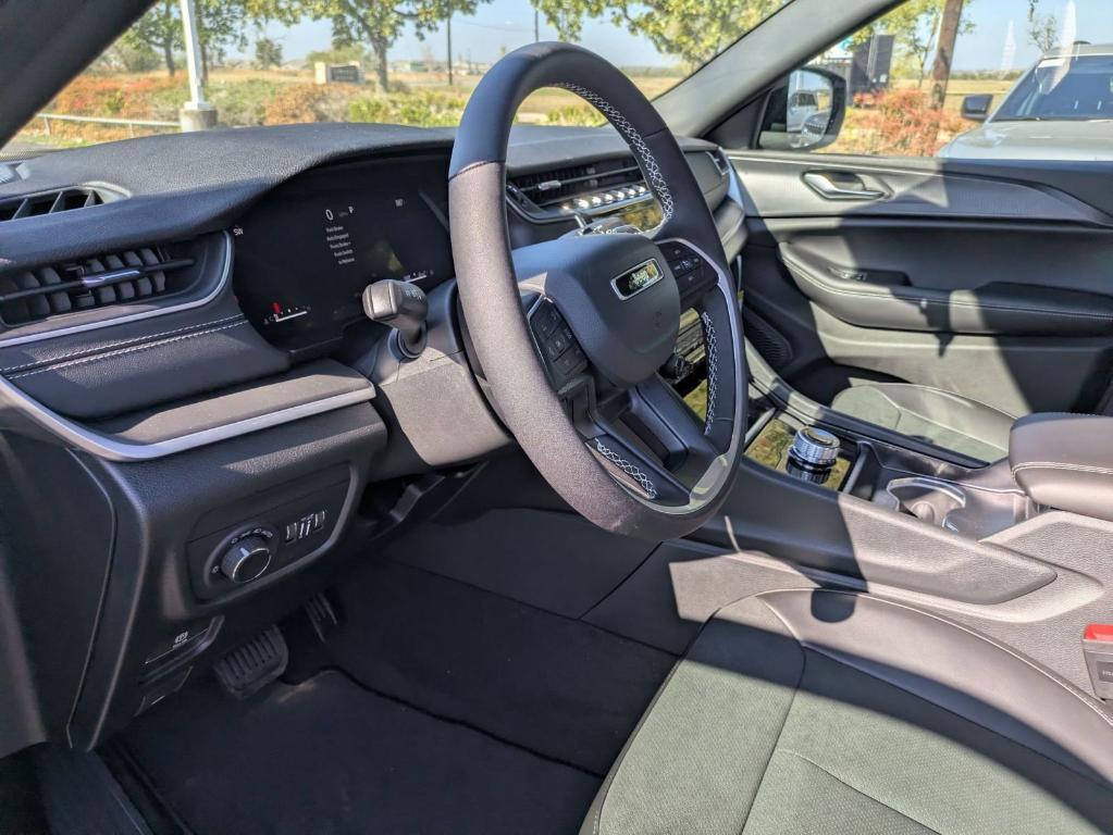 new 2025 Jeep Grand Cherokee car, priced at $38,730