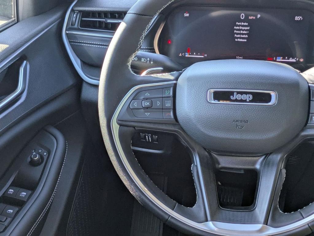 new 2025 Jeep Grand Cherokee car, priced at $38,730