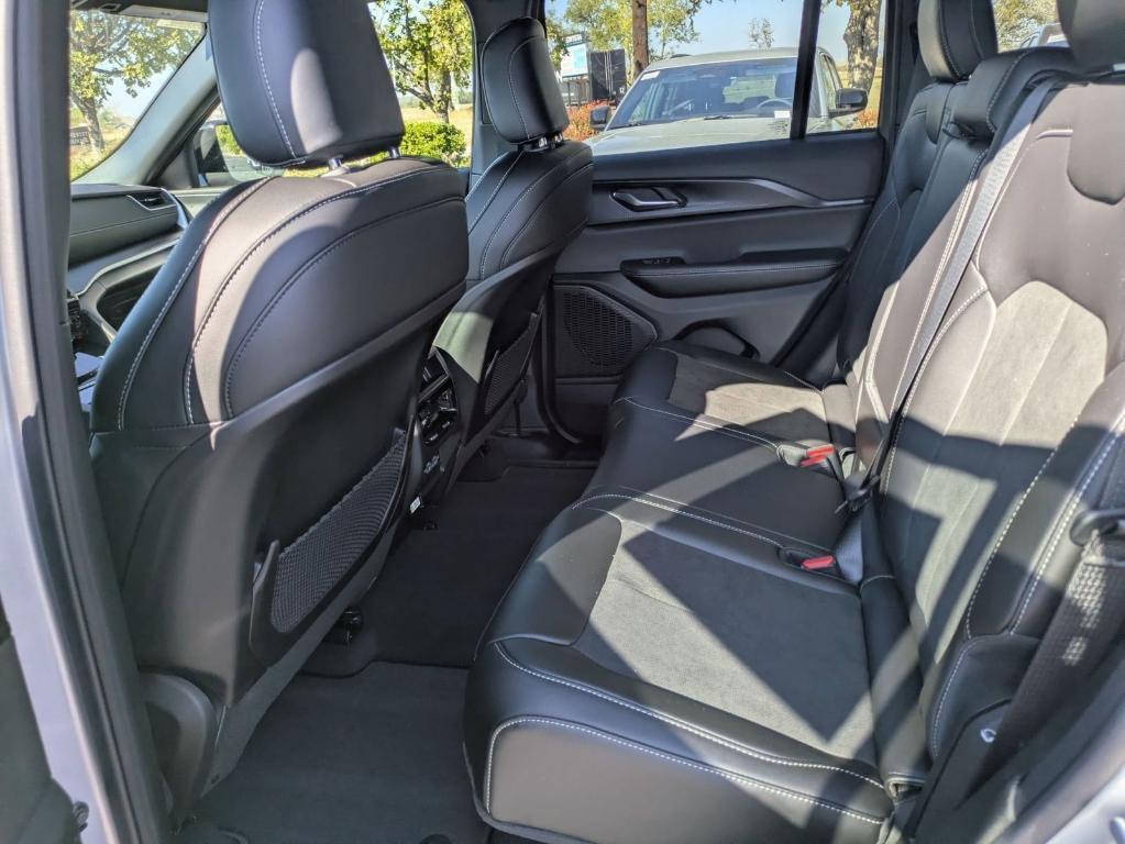 new 2025 Jeep Grand Cherokee car, priced at $38,730