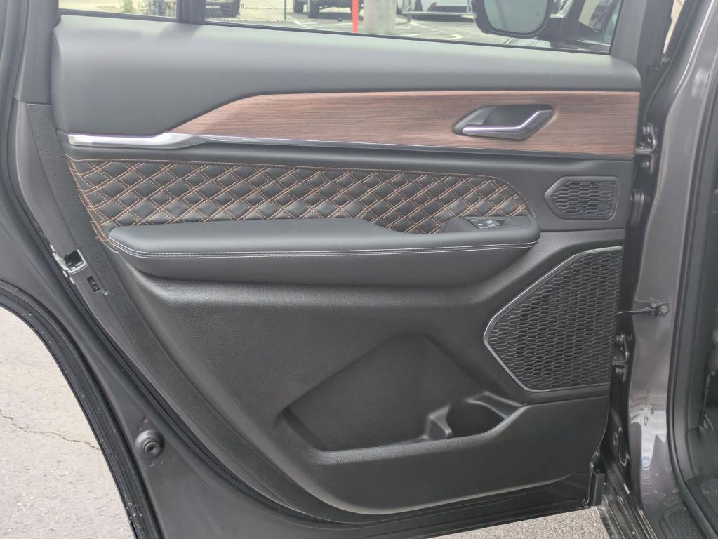 new 2025 Jeep Grand Cherokee L car, priced at $63,776