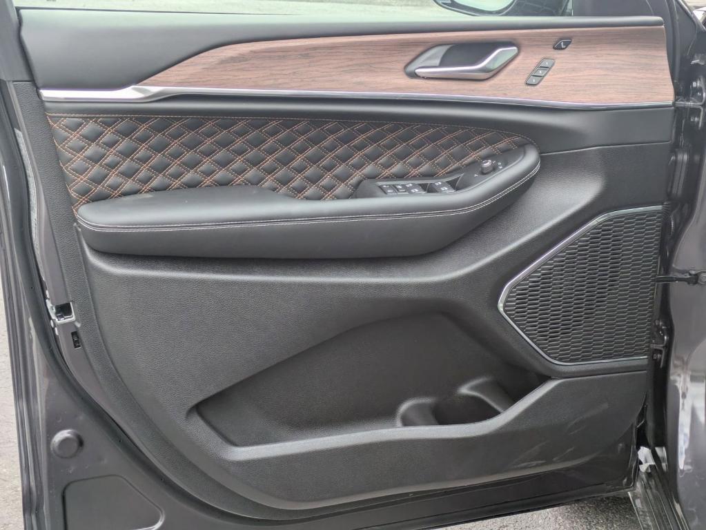 new 2025 Jeep Grand Cherokee L car, priced at $60,776