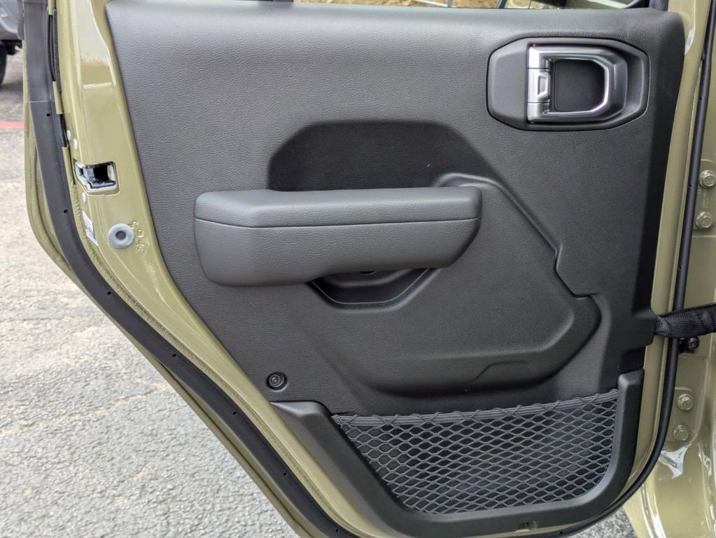 new 2025 Jeep Gladiator car, priced at $40,435