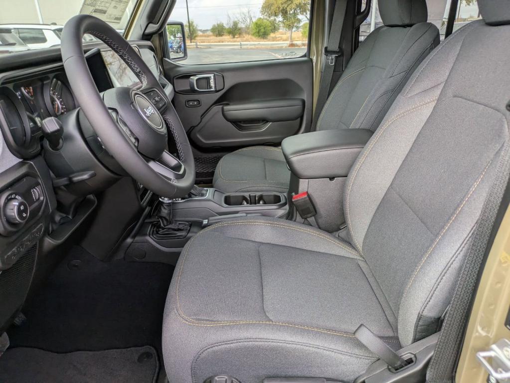 new 2025 Jeep Gladiator car, priced at $40,435