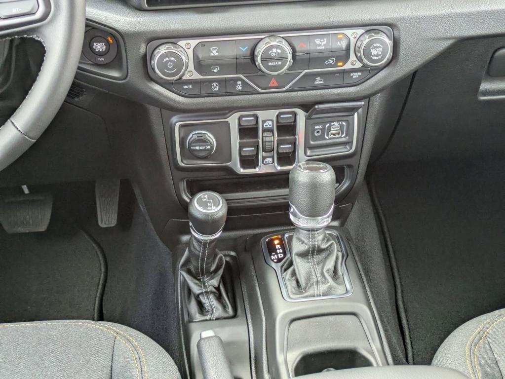 new 2025 Jeep Gladiator car, priced at $40,435