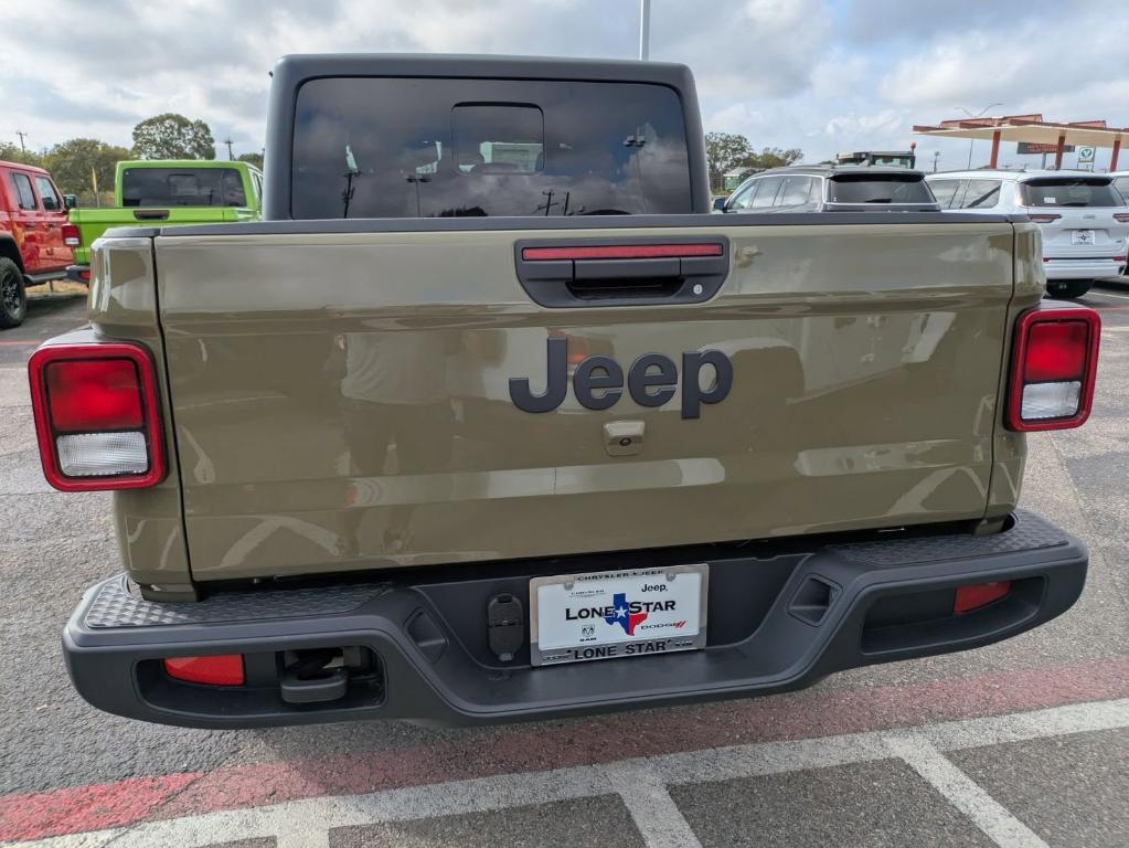 new 2025 Jeep Gladiator car, priced at $40,435