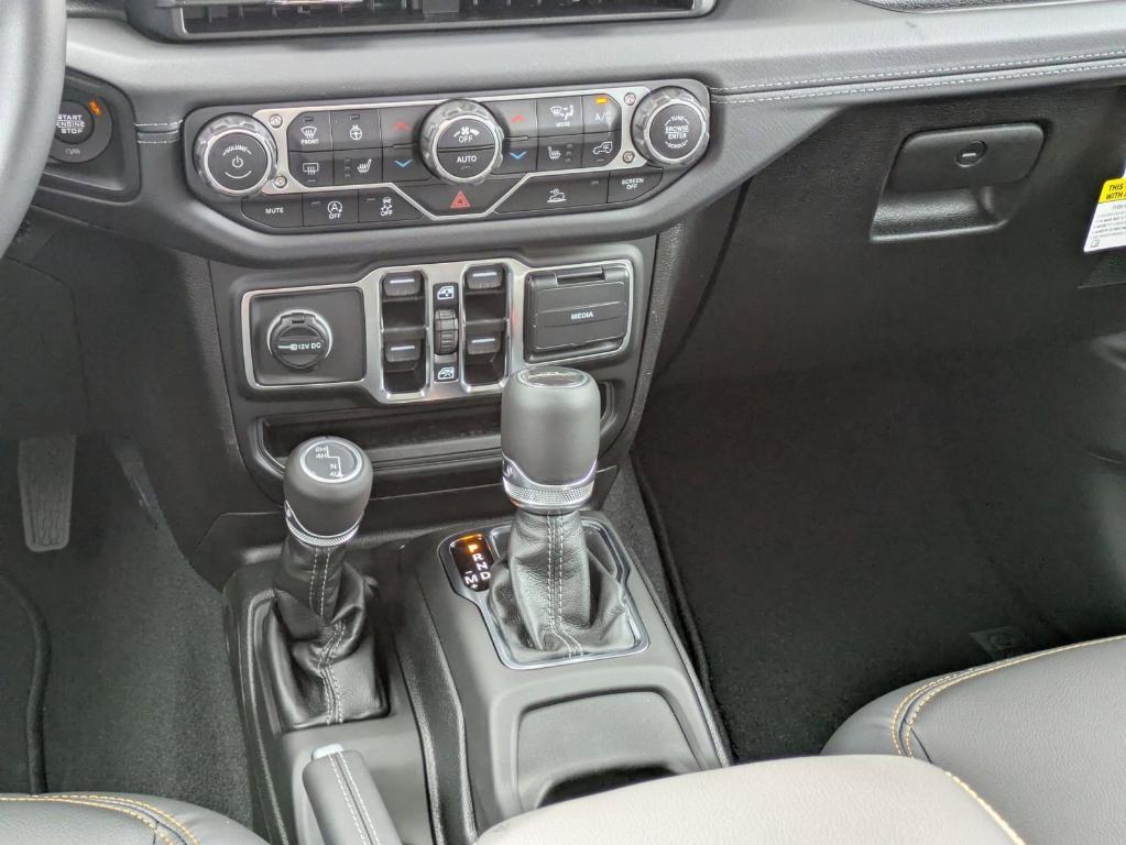 new 2025 Jeep Gladiator car, priced at $39,854