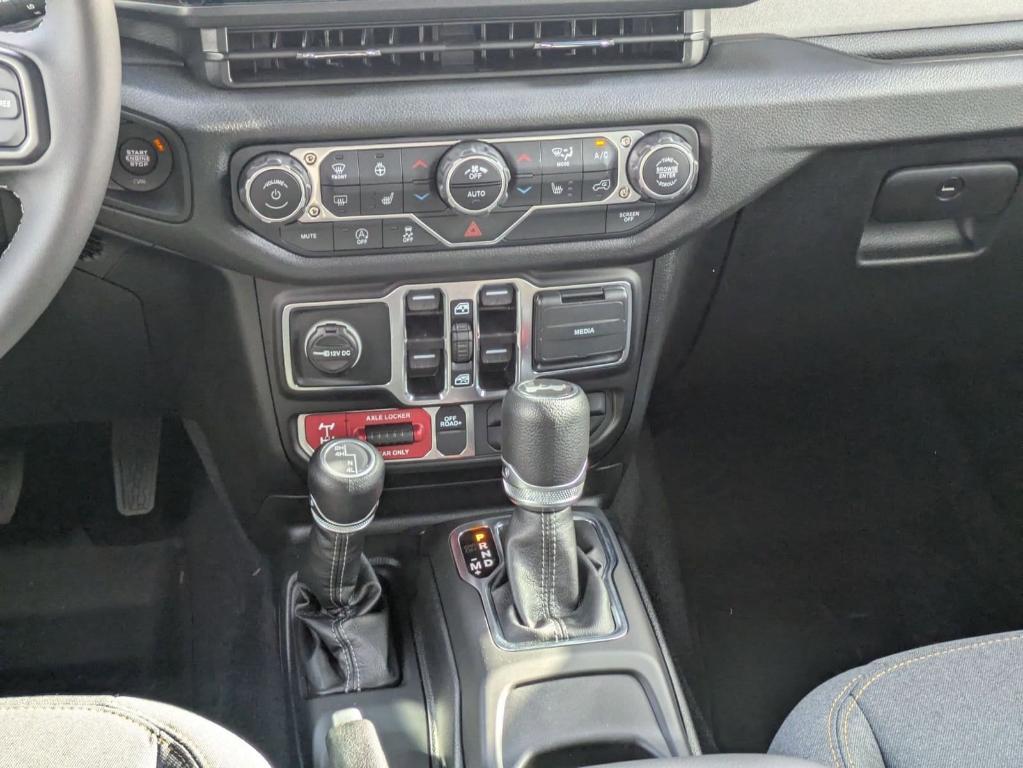 new 2025 Jeep Wrangler car, priced at $47,275