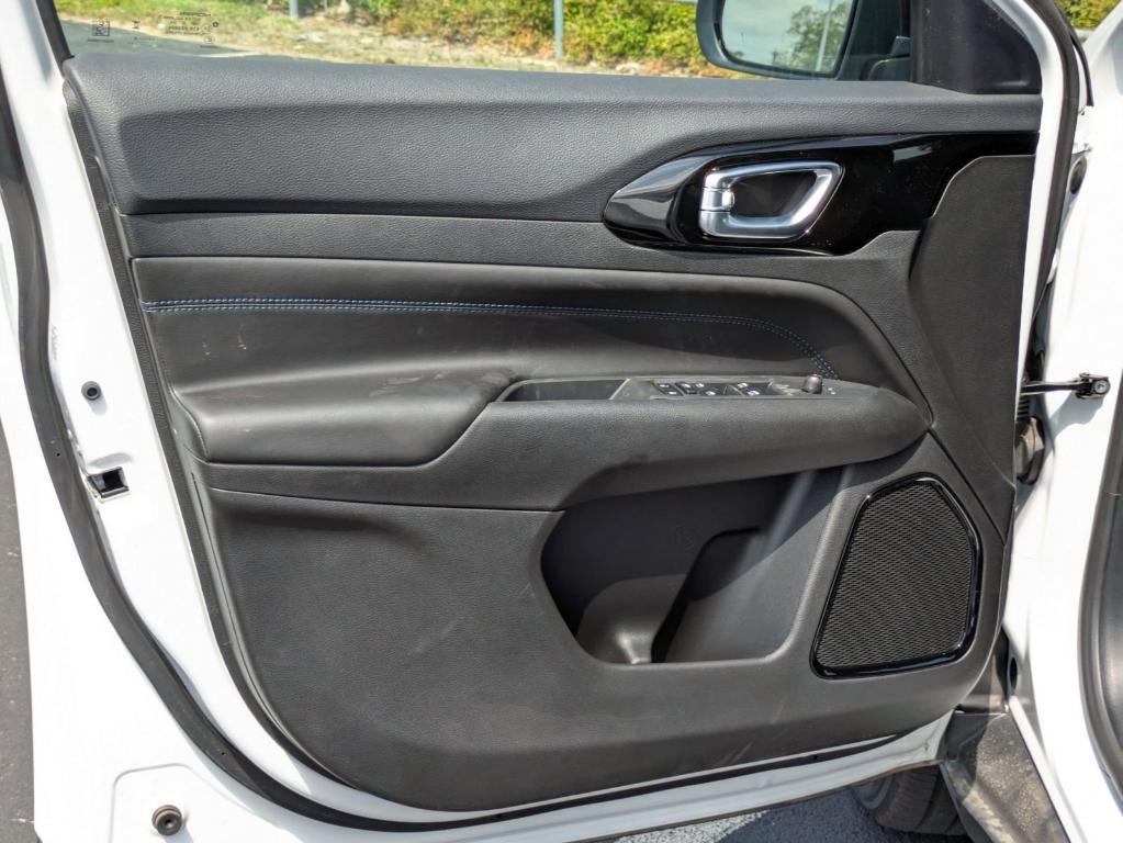 new 2025 Jeep Compass car, priced at $26,813