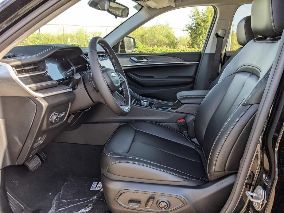 new 2024 Jeep Grand Cherokee car, priced at $42,415