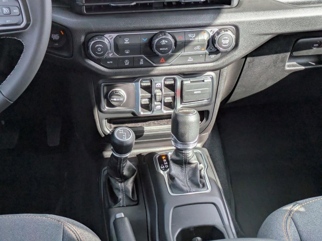new 2025 Jeep Gladiator car, priced at $40,310