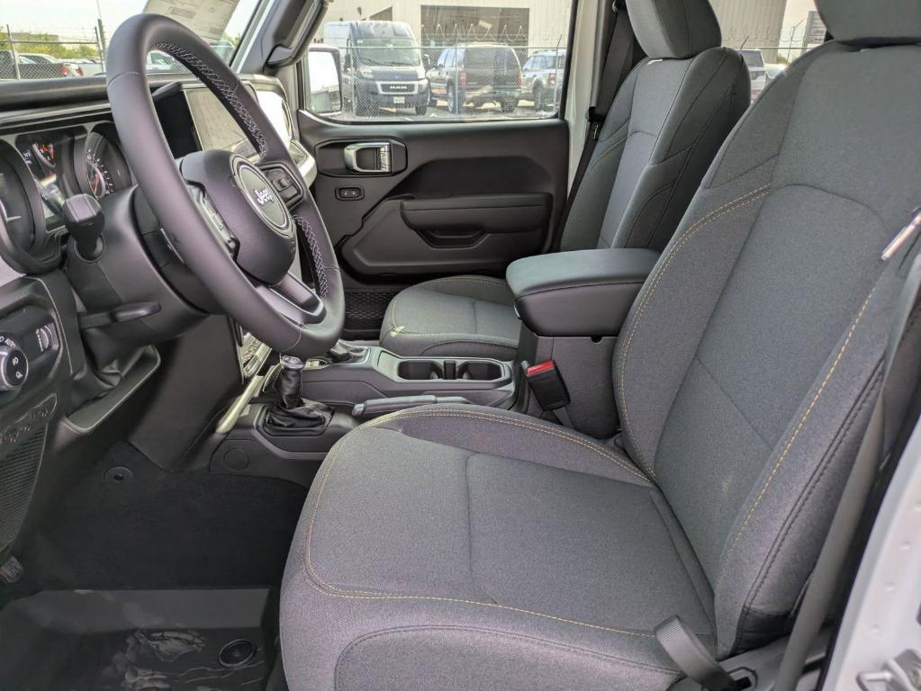 new 2025 Jeep Gladiator car, priced at $40,310