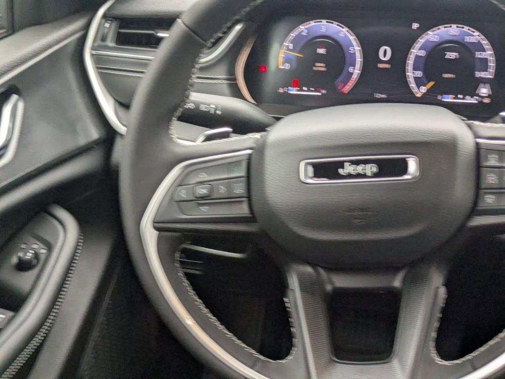 new 2025 Jeep Grand Cherokee car, priced at $33,870