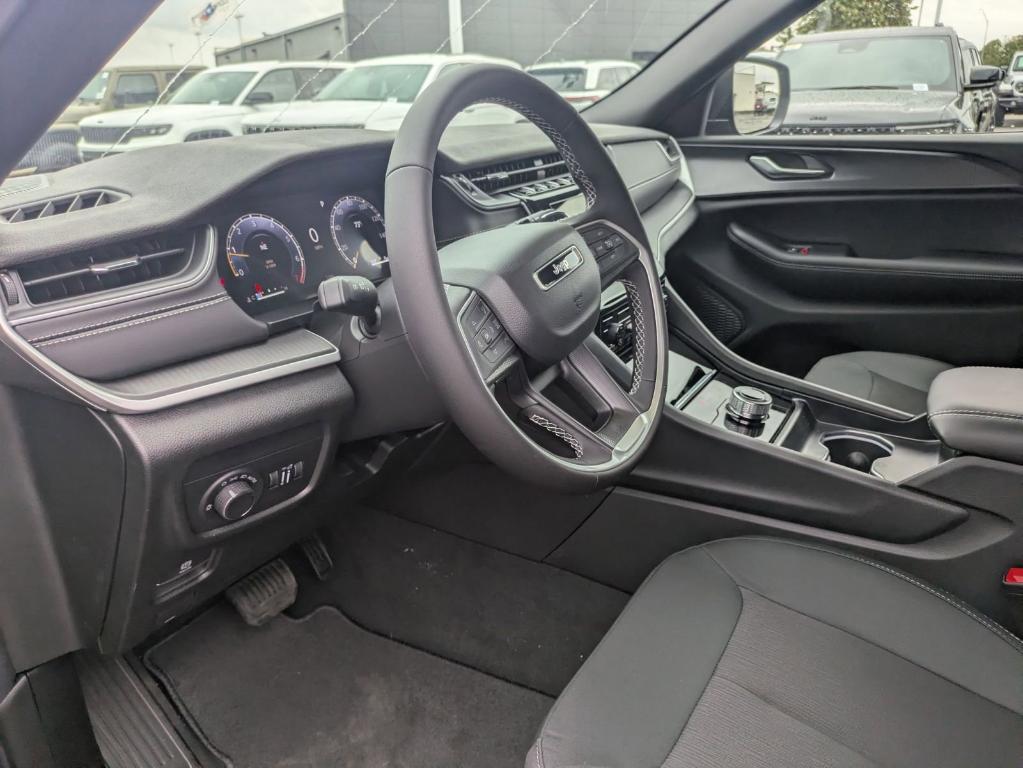 new 2025 Jeep Grand Cherokee car, priced at $33,870