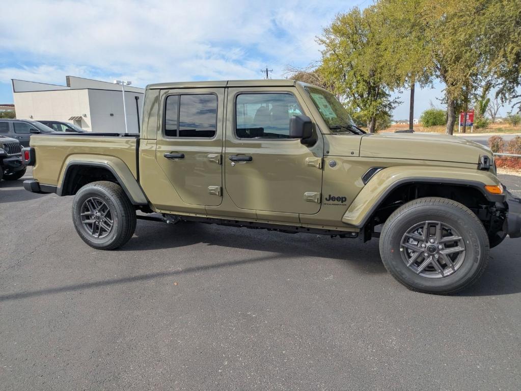 new 2025 Jeep Gladiator car, priced at $40,905