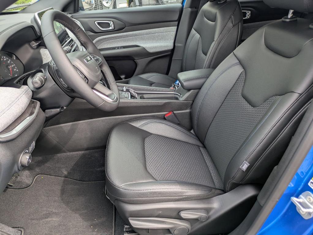 new 2025 Jeep Compass car, priced at $25,210