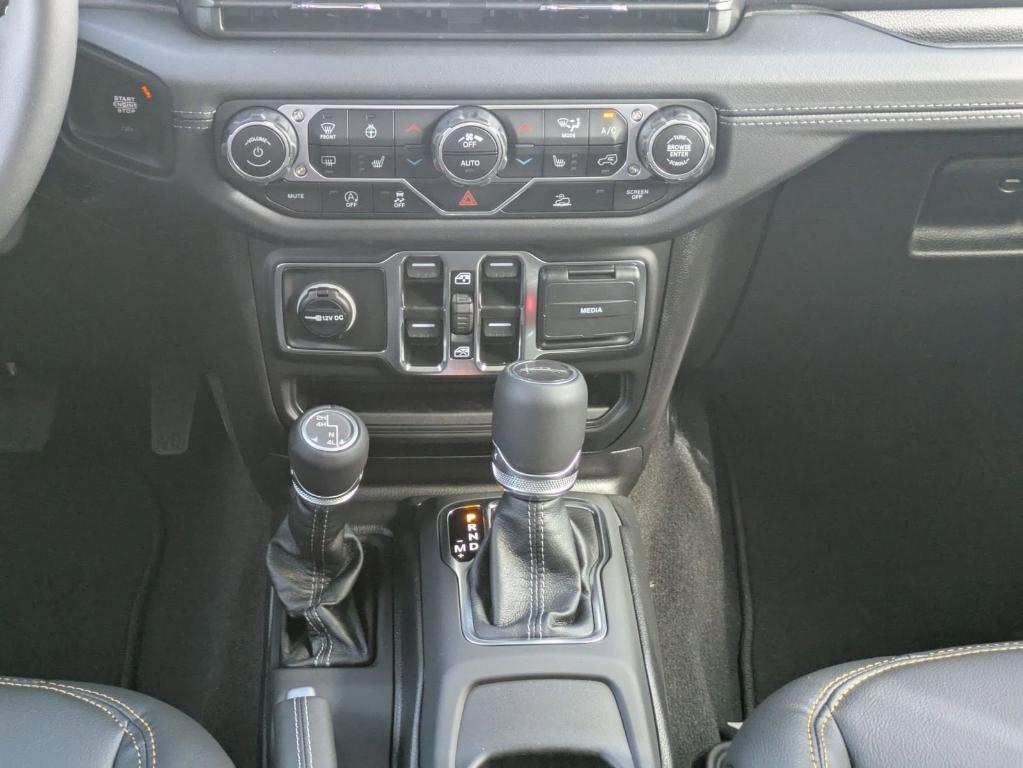 new 2025 Jeep Gladiator car, priced at $39,854