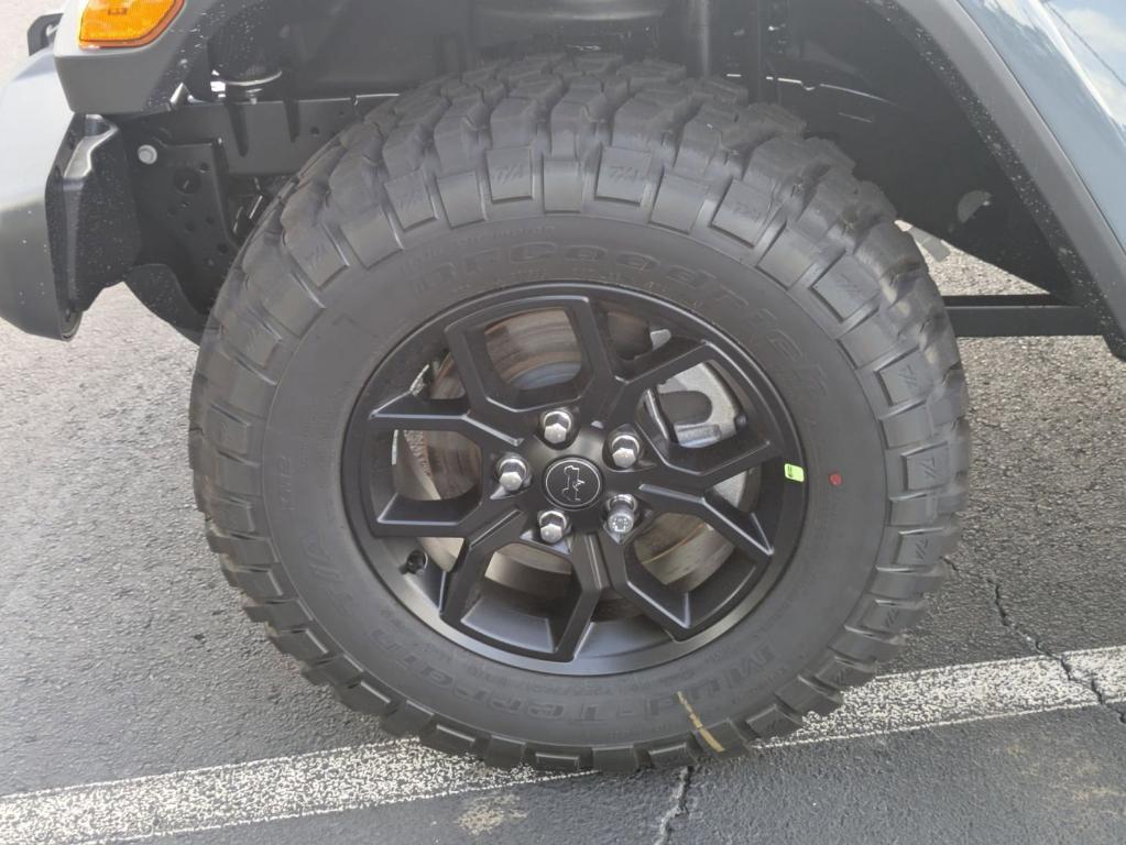 new 2025 Jeep Gladiator car, priced at $39,854