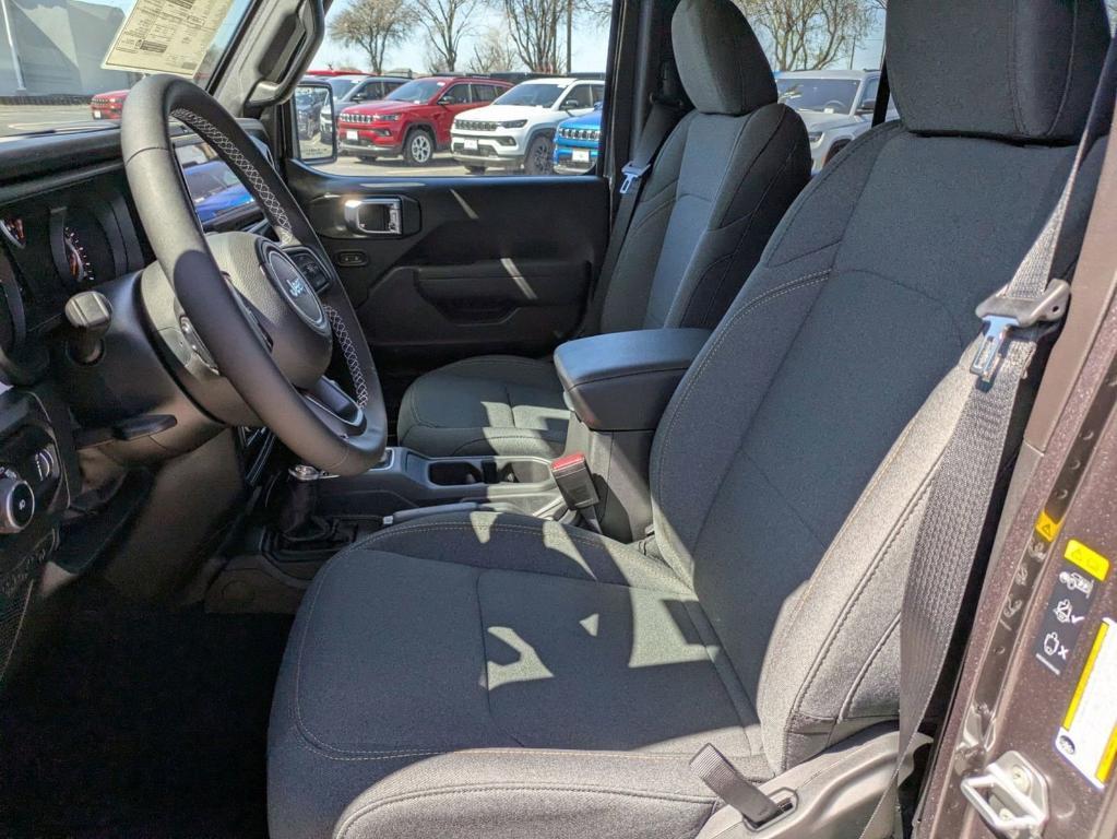 new 2025 Jeep Wrangler car, priced at $43,185