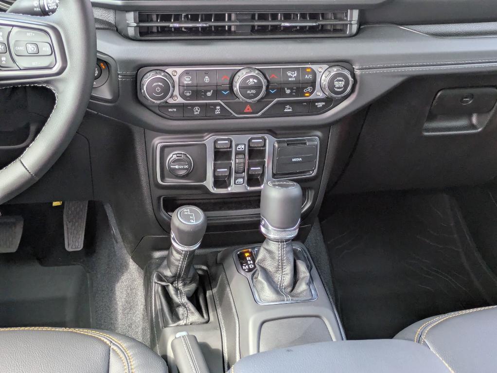 new 2025 Jeep Gladiator car, priced at $39,910