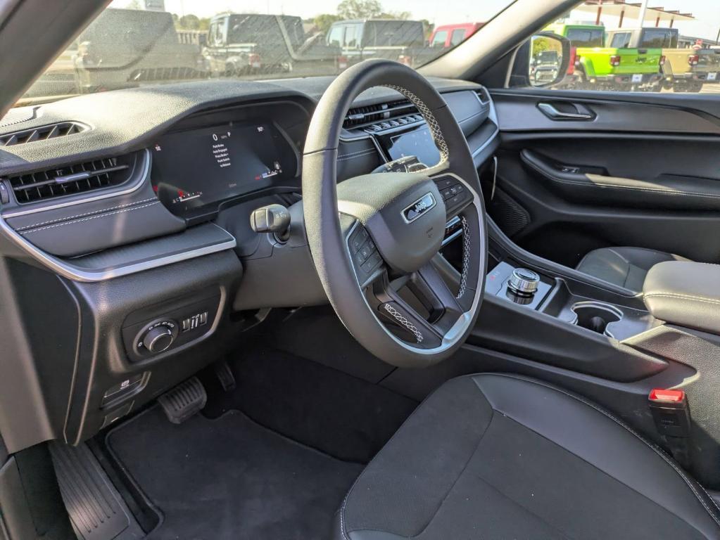 new 2025 Jeep Grand Cherokee car, priced at $38,730