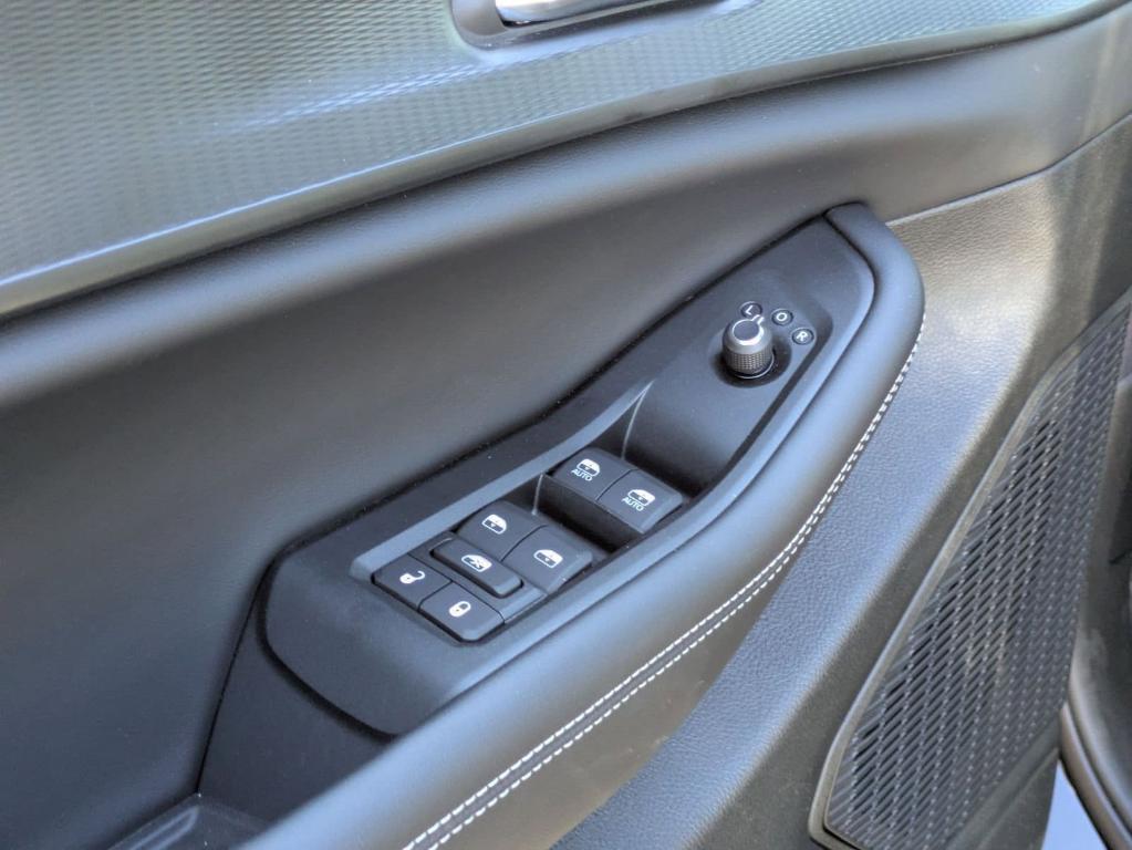 new 2025 Jeep Grand Cherokee car, priced at $38,730