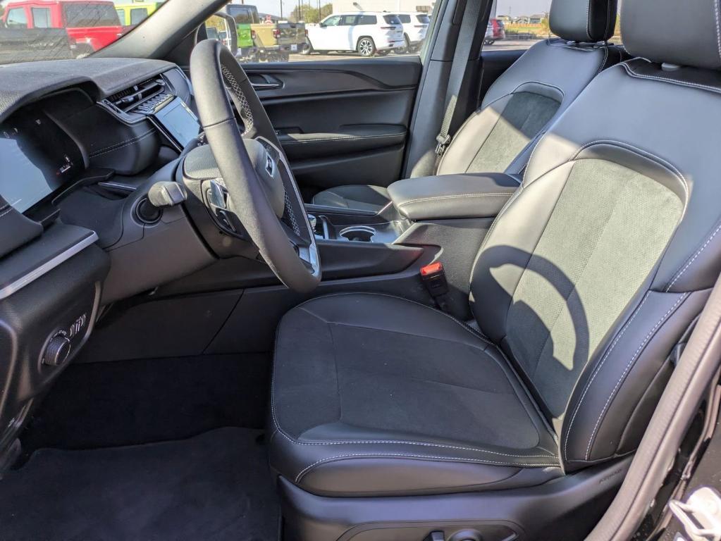 new 2025 Jeep Grand Cherokee car, priced at $38,730