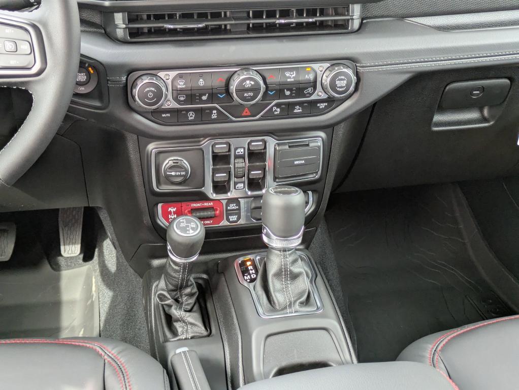 new 2025 Jeep Gladiator car, priced at $56,100