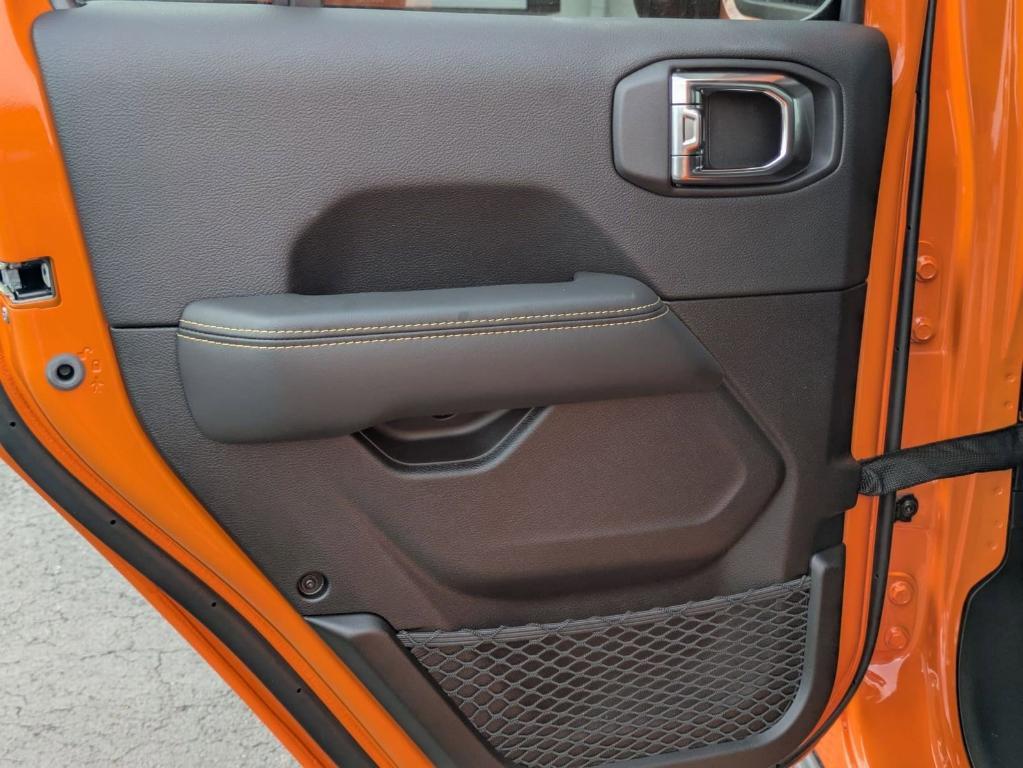 new 2025 Jeep Gladiator car, priced at $40,154