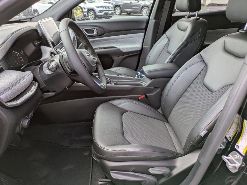 new 2025 Jeep Compass car, priced at $25,413
